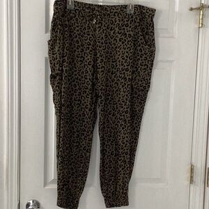EUC Lascana Leopard Print Cargo Joggers